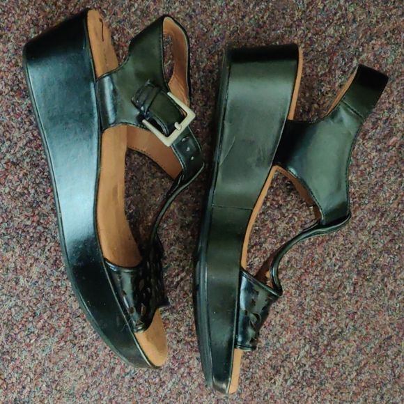 Sandals - Picture 2 of 5